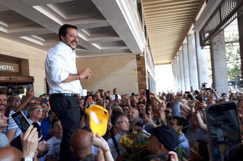 Matteo Salvini, wicepremier Włoch i szef MSW, wybija się na pierwszy plan w rządzie Giuseppe Conte.