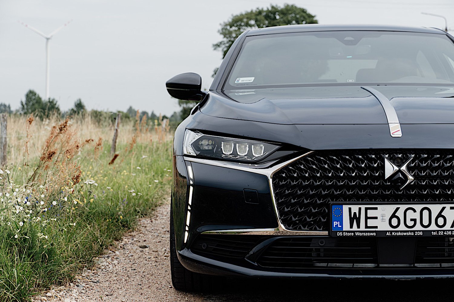 DS 9 to piękne auto – i kropka.