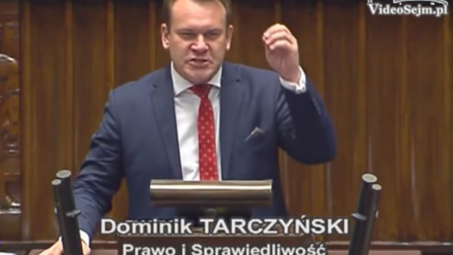 Poseł Tarczyński grozi mediom milionowymi karami. "By zwalczyć nieprawdę w sferze publicznej" – tłumaczy, zapowiadając powstanie projektu o walce z fake newsami.