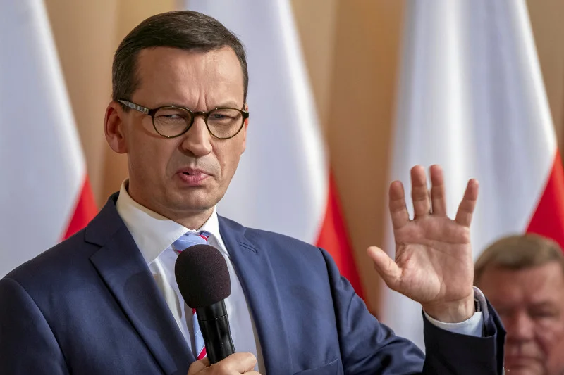 Premier lubi czasem rzucić jakimś niezrozumiałym porównaniem, jak to z Robertem Lewandowskim.