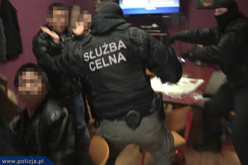 CBŚ rozpracowało grupę Wietnamczyków, którzy nielegalnie grali w pokera