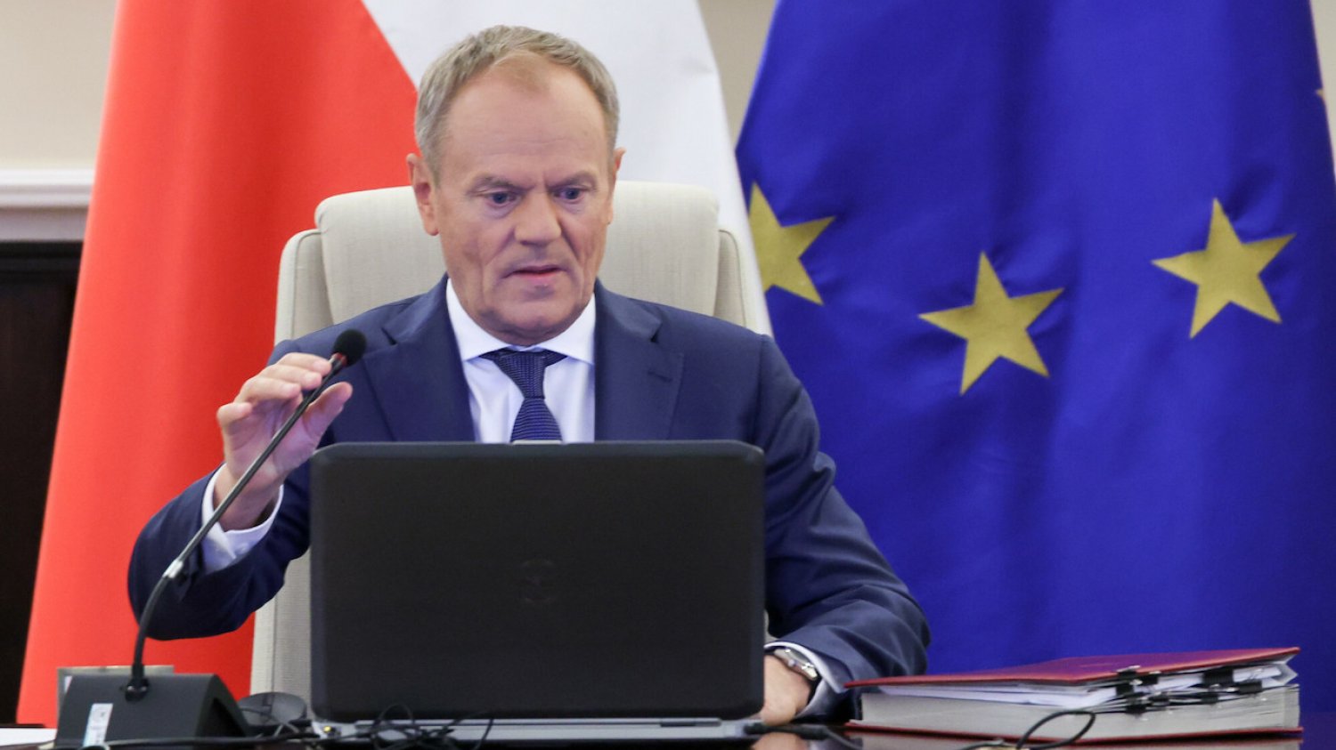 Czym powinien zająć się rząd Donalda Tuska? Polacy odpowiedzieli w sondażu.