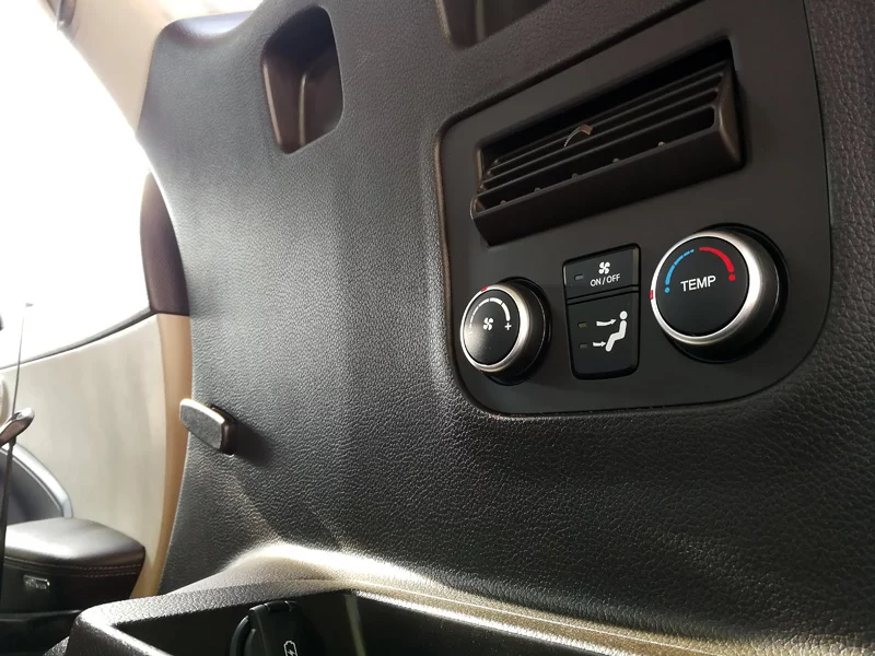 Panel klimatyzacji dla trzeciego rzędu.