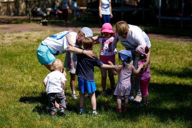 Wolontariusze Fundacji Kronenberga przy Citi Handlowy realizują różne inicjatywy na rzecz lokalnych społeczności. Choć panów jest wśród nich mniej niż pań, to coraz chętniej włączają się oni w prace społeczne.