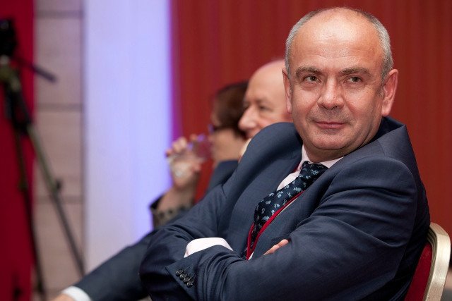 Jacek Michalak, wiceprezes grupy Atlas został szeregowym pracownikiem, aby dowiedzieć się prawdy o firmie