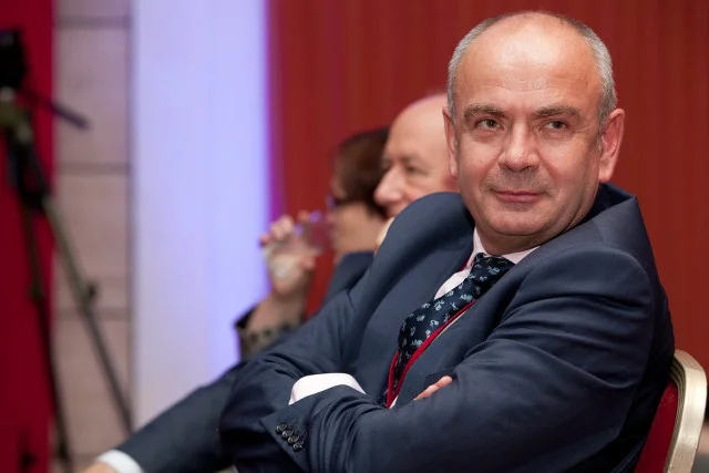 Jacek Michalak, wiceprezes grupy Atlas został szeregowym pracownikiem, aby dowiedzieć się prawdy o firmie