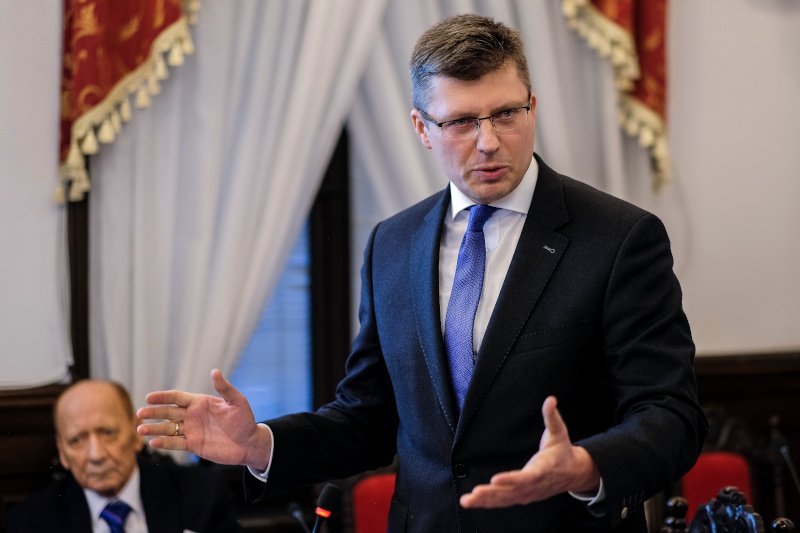 Marcin Warchoł po raz kolejny występuje publicznie bez maseczki ochronnej.