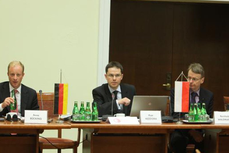 Piotr Kędziora (w środku) jest szefem Biura Legislacyjnego Sejmu od 2009 roku