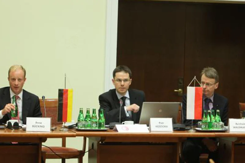 Piotr Kędziora (w środku) jest szefem Biura Legislacyjnego Sejmu od 2009 roku