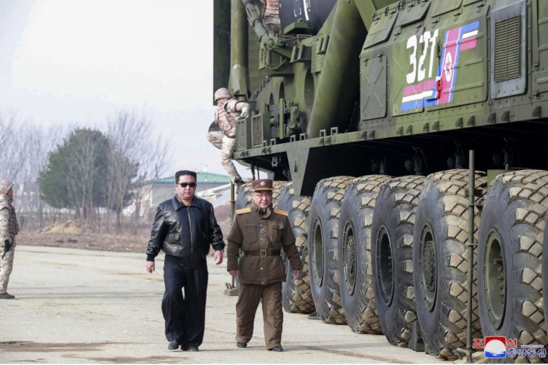 Premiera pocisku Hwasong-17 Korei Północnej została przedstawiona w hollywoodzkim stylu