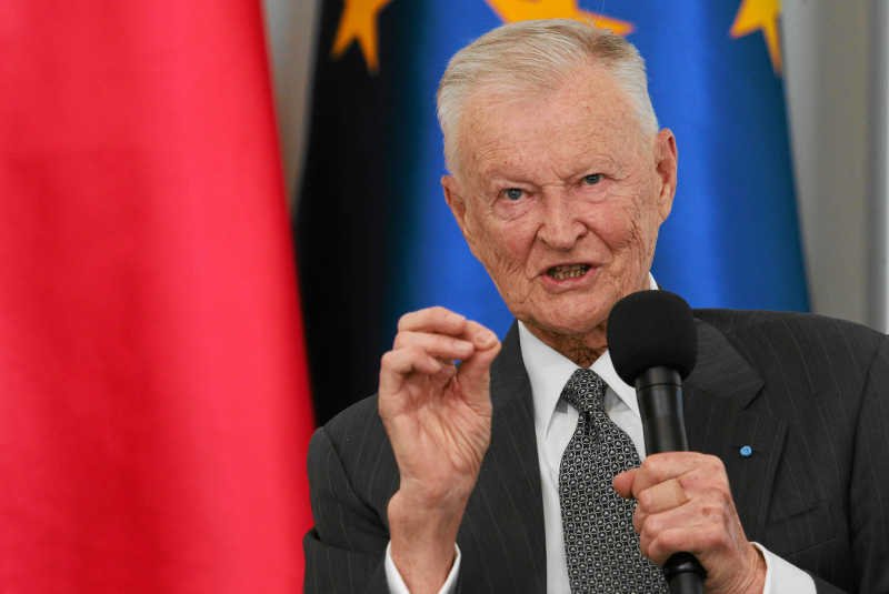 Według prof. Zbigniewa Brzezińskiego Ukraina potrzebuje pieniędzy.