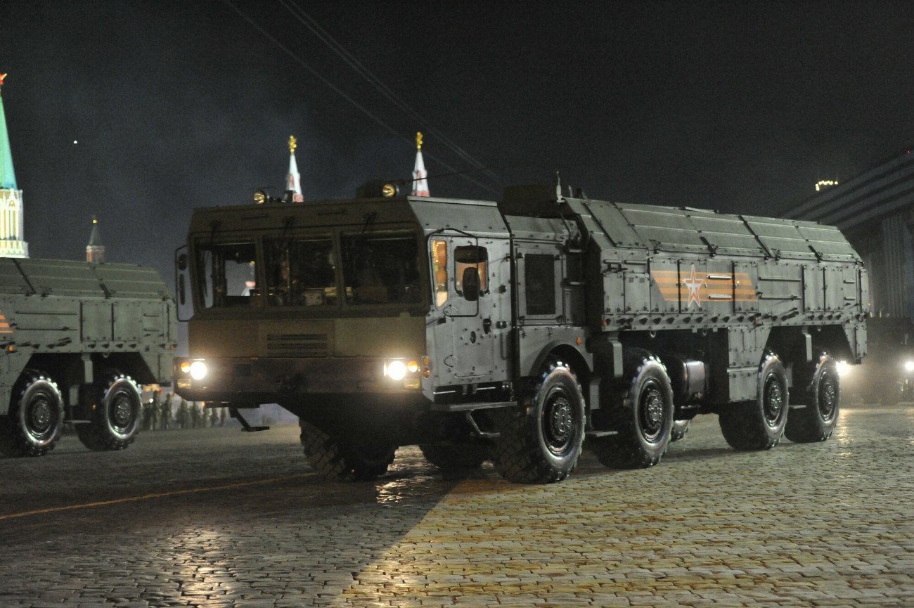 Białoruś i Rosja wielokrotnie powtarzały, że dysponują bronią do przenoszenia taktycznej broni nuklearnej, jak wyrzutnie Iskander.