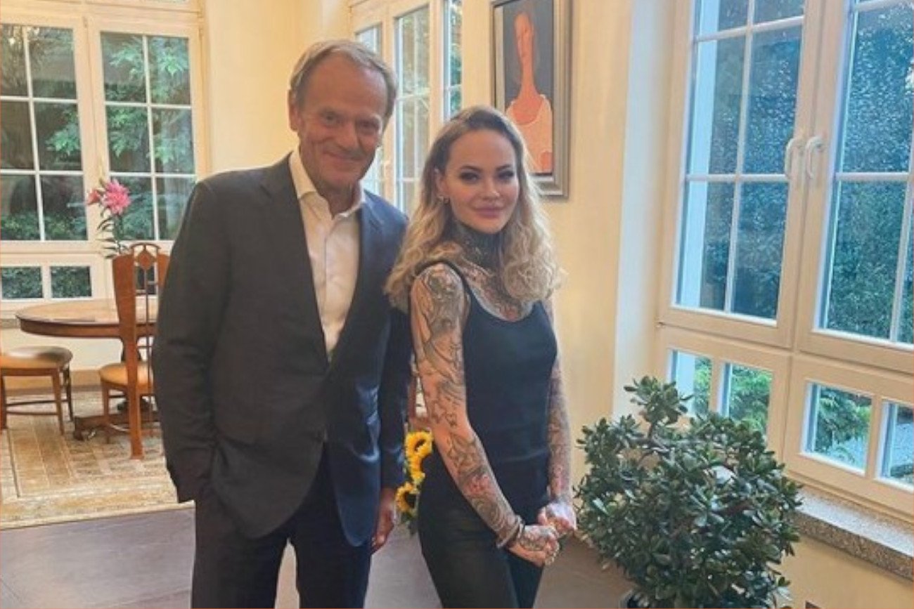Monika Miller zapozowała na zdjęciu z Donaldem Tuskiem.