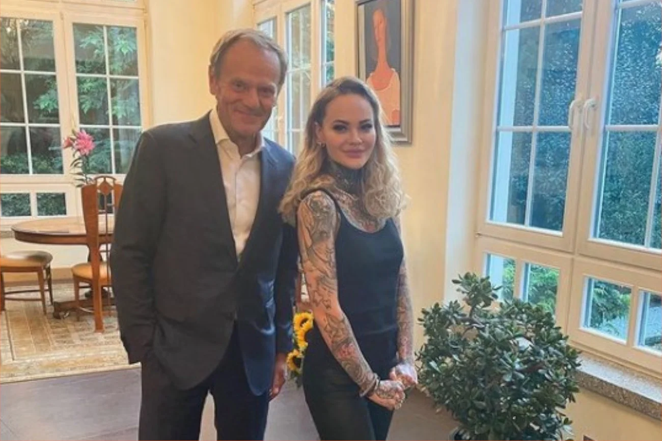 Monika Miller zapozowała na zdjęciu z Donaldem Tuskiem.