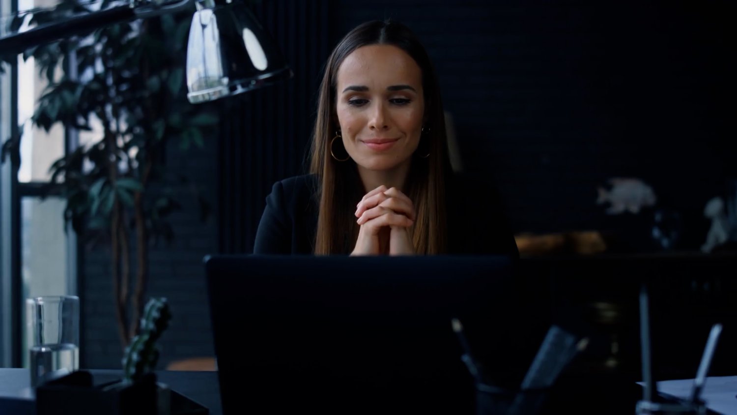 Praca zdalna bardzo negatywnie wpływa na nasze samopoczucie.