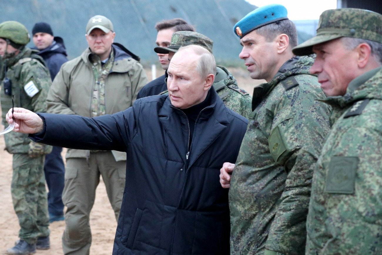 Władimir Putin na poligonie w Rosji