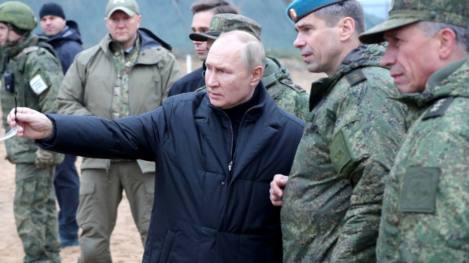 Władimir Putin na poligonie w Rosji