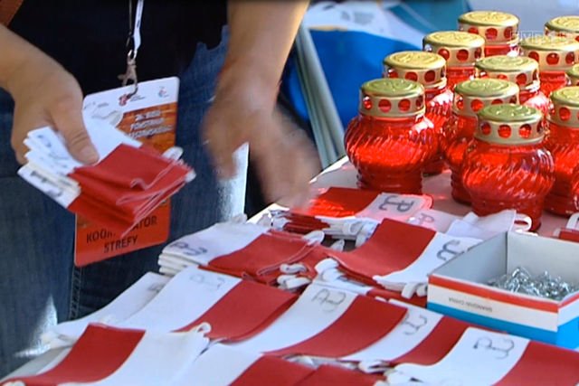 Symbole Powstania stały się gadżetami, na których można sporo zarobić i zbić partyjny kapitał.