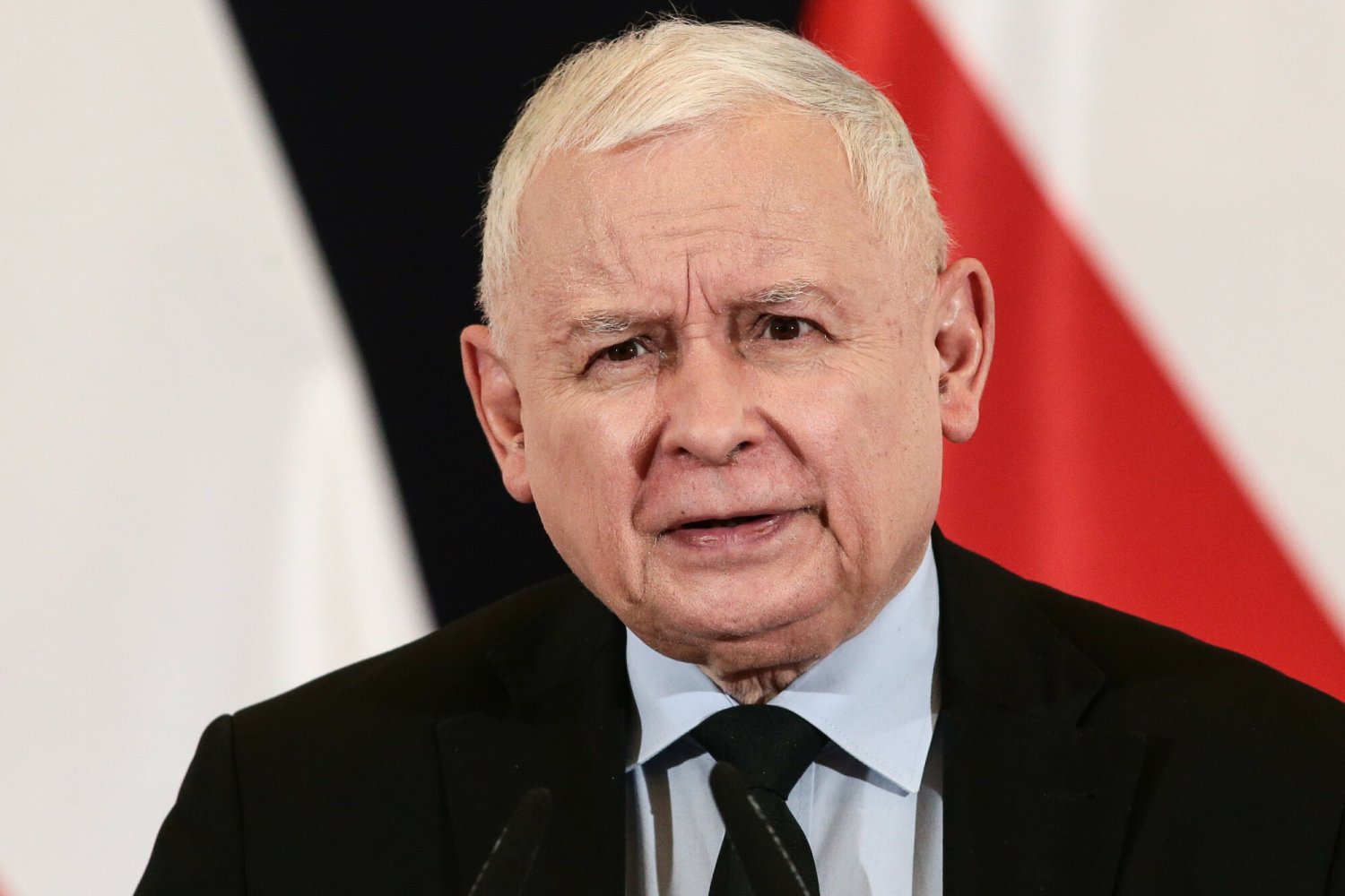 Przed spotkaniem Jarosława Kaczyńskiego w Jastrzębiu-Zdroju pojawili się manifestanci.