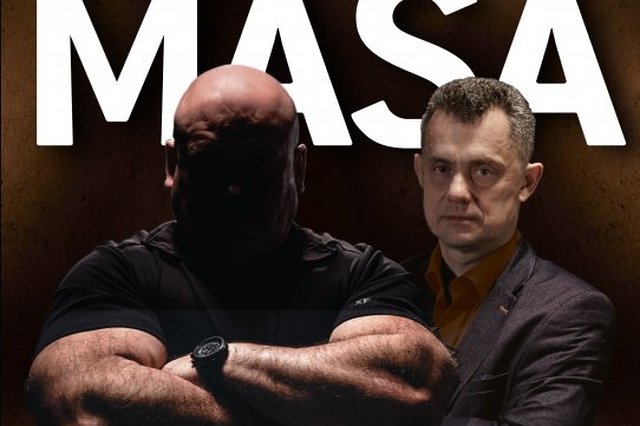 Jak już raz przerwał milczenie, to powstało 5 książek. Masa występuje w nich jako narrator.