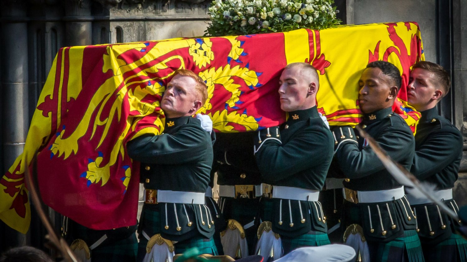 Królowa Elżbieta II nie żyje. Gdzie możemy obejrzeć ceremonię pogrzebową