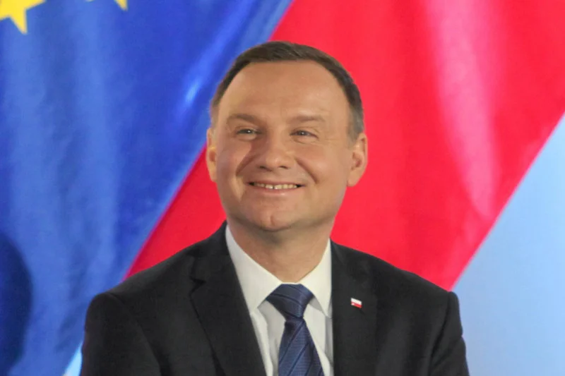 Andrzej Duda ze spotkania we Wrocławiu wyszedł bocznymi drzwiami. Tak uniknął spotkania z demonstrantami