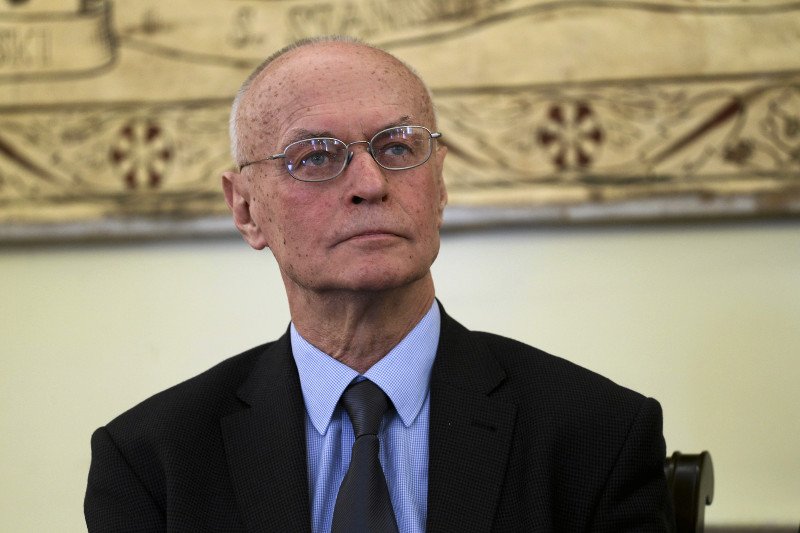 - Ostatnio z tak wielkim wyalienowaniem władzy mieliśmy do czynienia w czasach komunizmu - przekonuje prof. Hołówka.