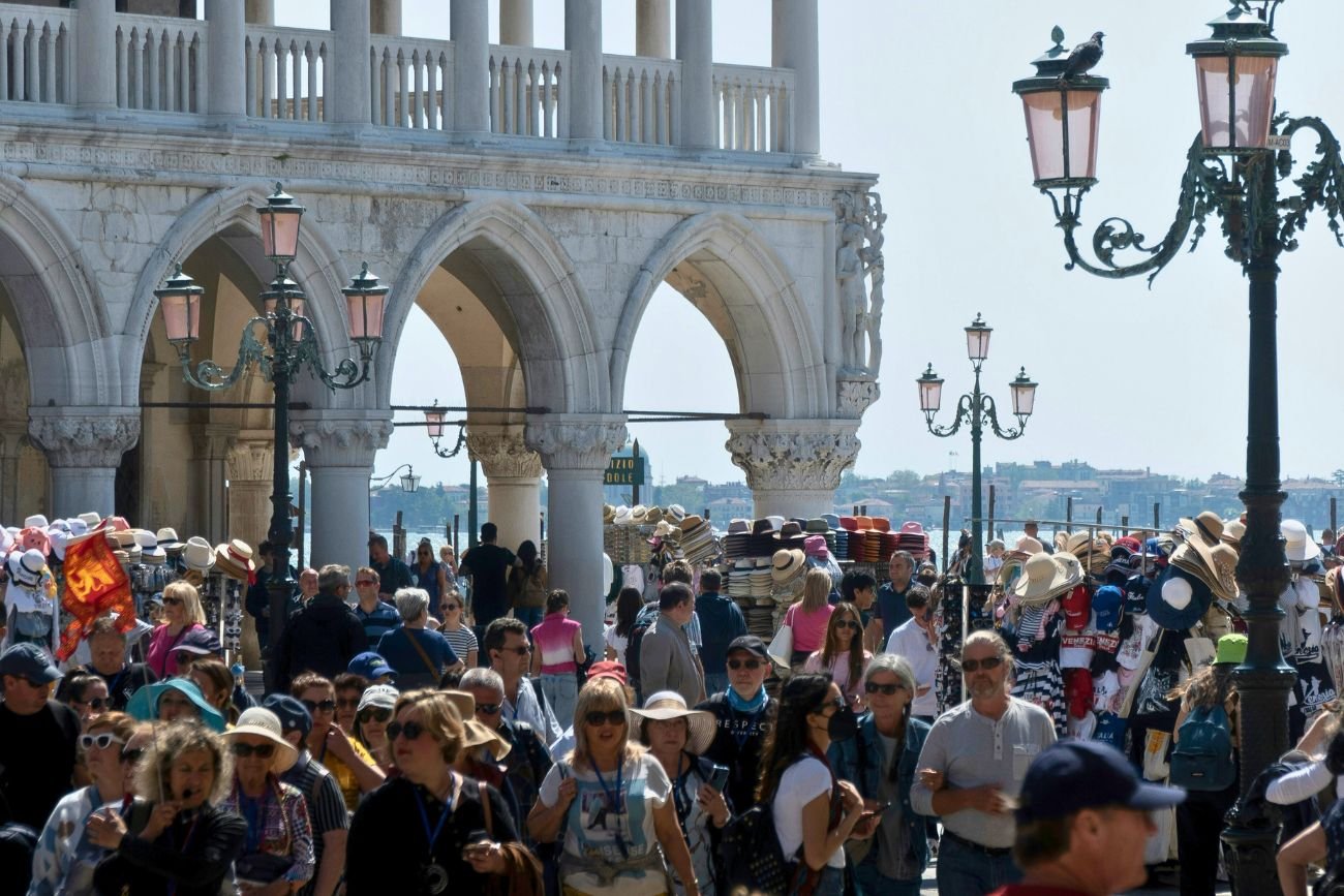 Tłum turystów w Wenecji