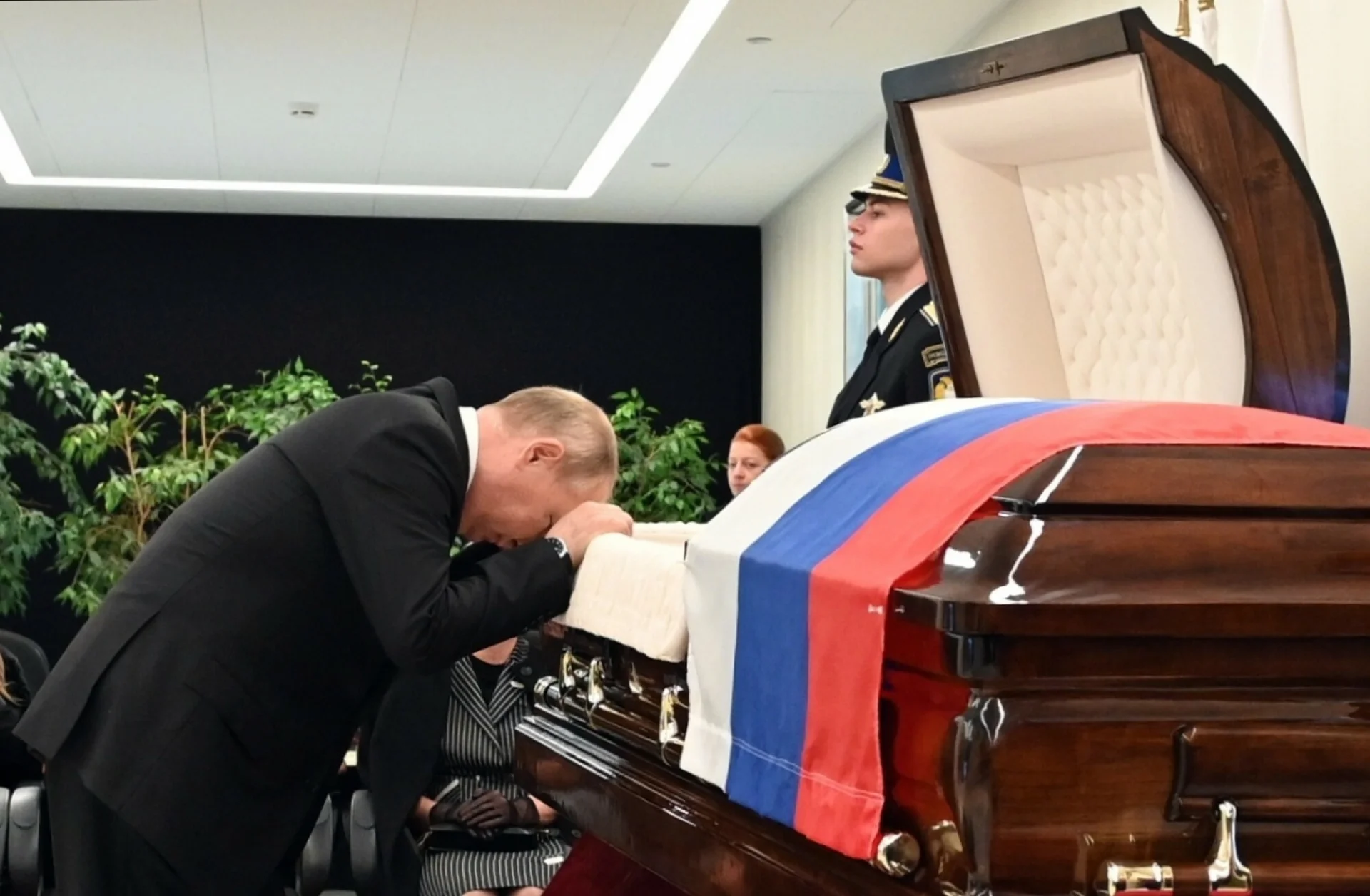 Władimir Putin nie mógł powstrzymać łez na pogrzebie Jewgienija Ziniczewa.