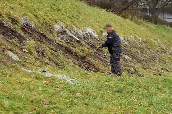 W Przemyślu naprzeciwko biura poselskiego partii rządzącej pojawił się antyrządowy napis. Miasto szybko go usunęło.