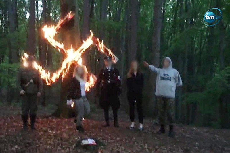 Piotr Wacowski, operator TVN został wezwany do złożenia wyjaśnień, a do jego mieszkania weszli agenci ABW.