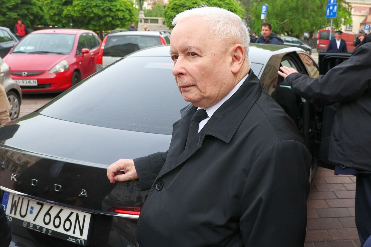 Kaczyński na miesięcznicach często wybucha, wdaje się w awantury i kłótnie. Działacze PiS mają dość uczestniczenia w tych spotkaniach