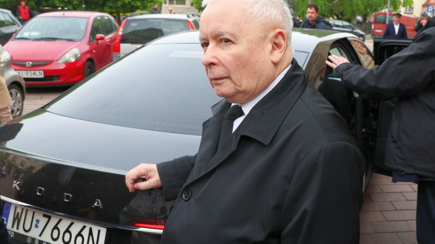 Kaczyński na miesięcznicach często wybucha, wdaje się w awantury i kłótnie. Działacze PiS mają dość uczestniczenia w tych spotkaniach