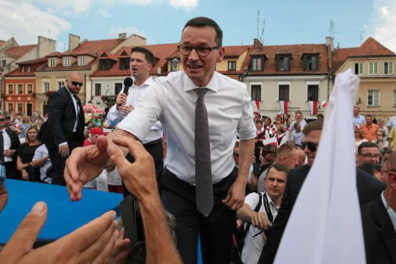 Kto prowadzi kampanię PiS i Morawieckiego?