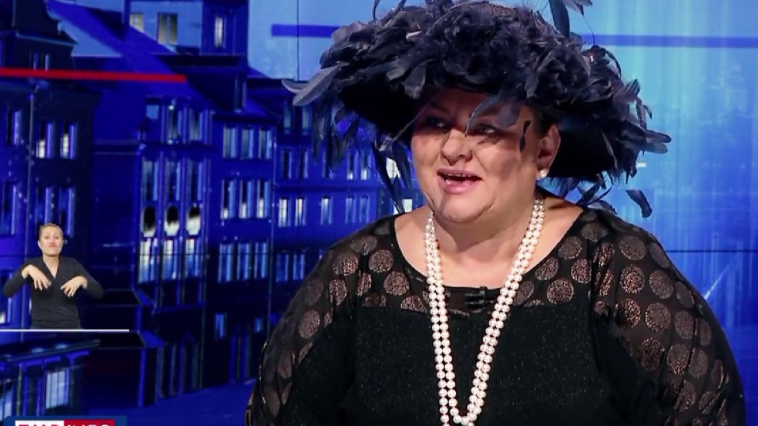 Ekspertka TVP w tym stroju komentowała pogrzeb królowej. "Perły i gniazdo"