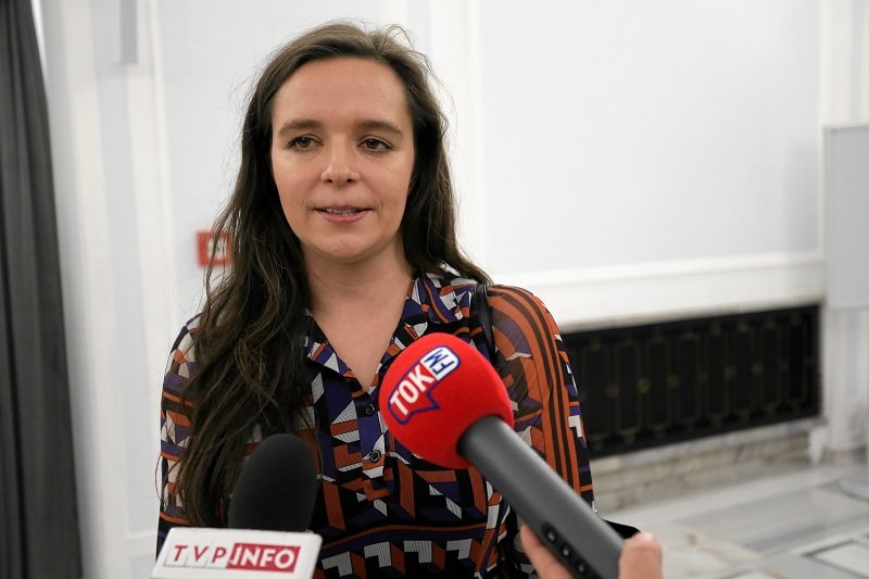 Klaudia Jachira jest oburzona SMS-em z informacją o mszy przed pierwszym posiedzeniem Sejmu.