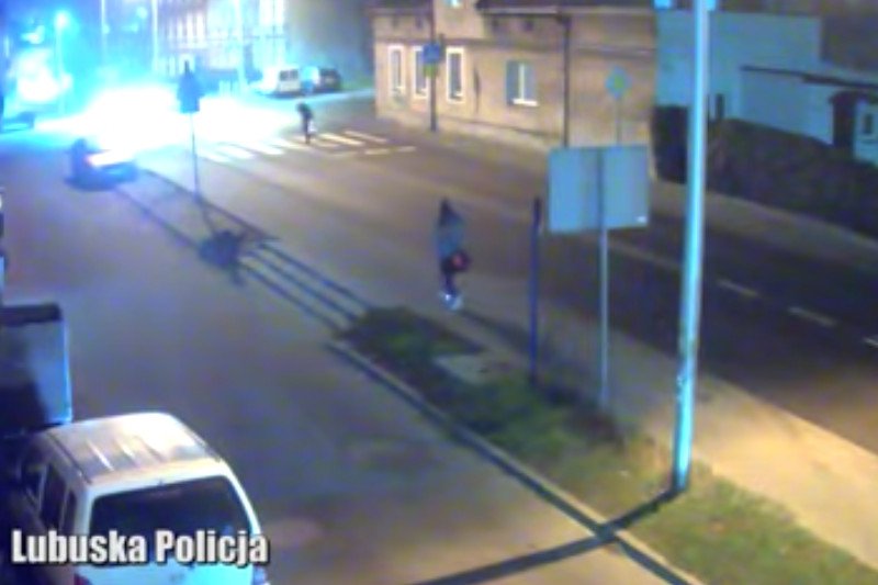 Lubuska policja pokazała nagranie z potrącenia kobiety na przejściu dla pieszych w Zielonej Górze.