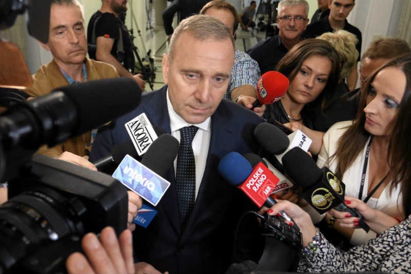 Grzegorz Schetyna czyści PO z wewnętrznej opozycji.