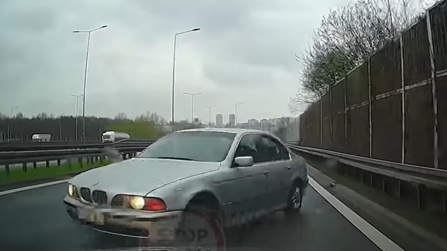 Groźny poślizg kierowcy bmw w Katowicach.
