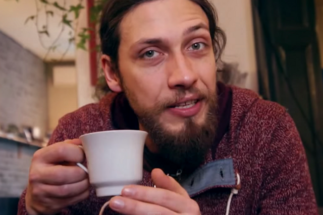 Rafał testuje herbatę z Biedronki