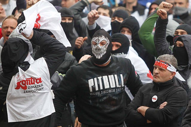 W Jastrzębskiej Spółce Węglowej funkcjonuje obecnie 45. związków zawodowych. Na zdjęciu: demonstracja górniczych związków w Katowicach, kwiecień 2014 roku