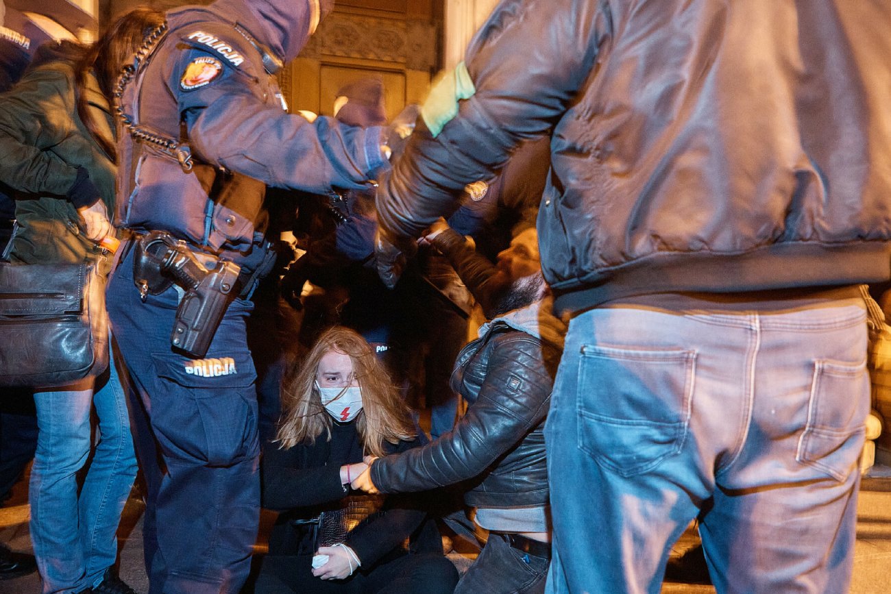 Kobiety zawdzięczają coś PiS-owi? Zaostrzone przepisy aborcyjne i przemoc