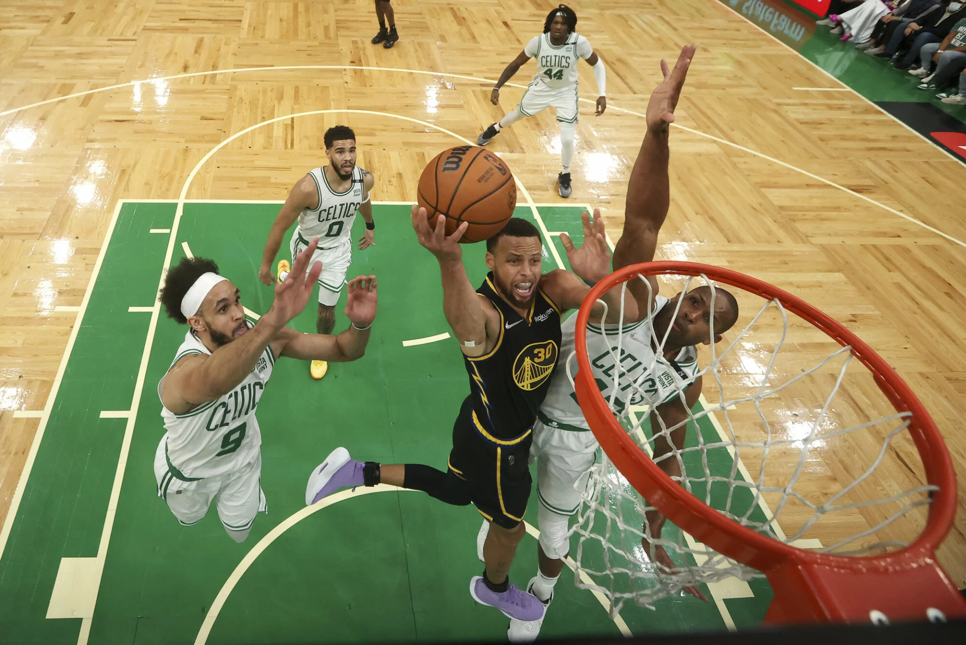 Stephen Curry poprowadził Golden State Warriors do cennej wygranej w finale NBA nad Boston Celtics