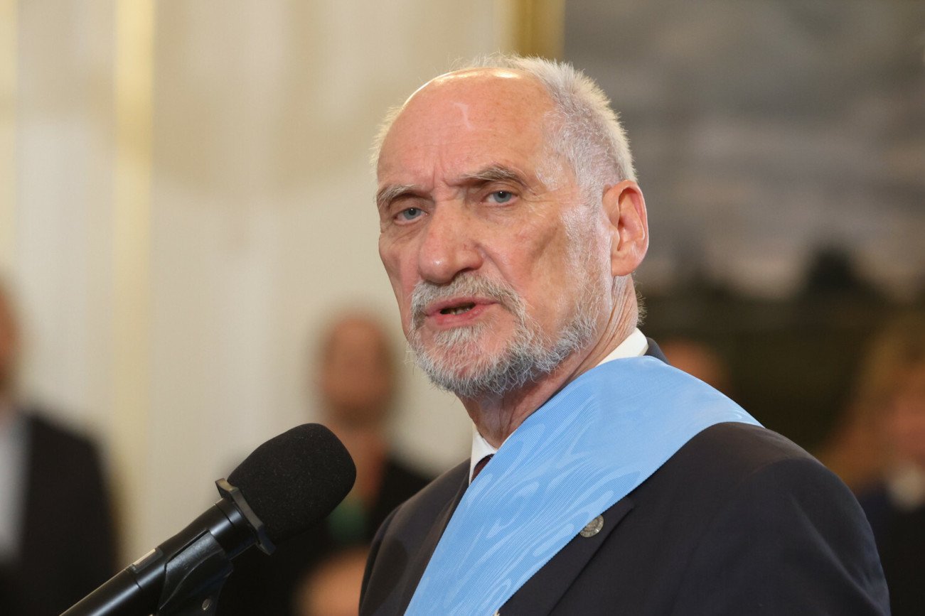 Macierewicz pozwie TVN za reportaż o jego podkomisji? "Kłamie i oszukuje".