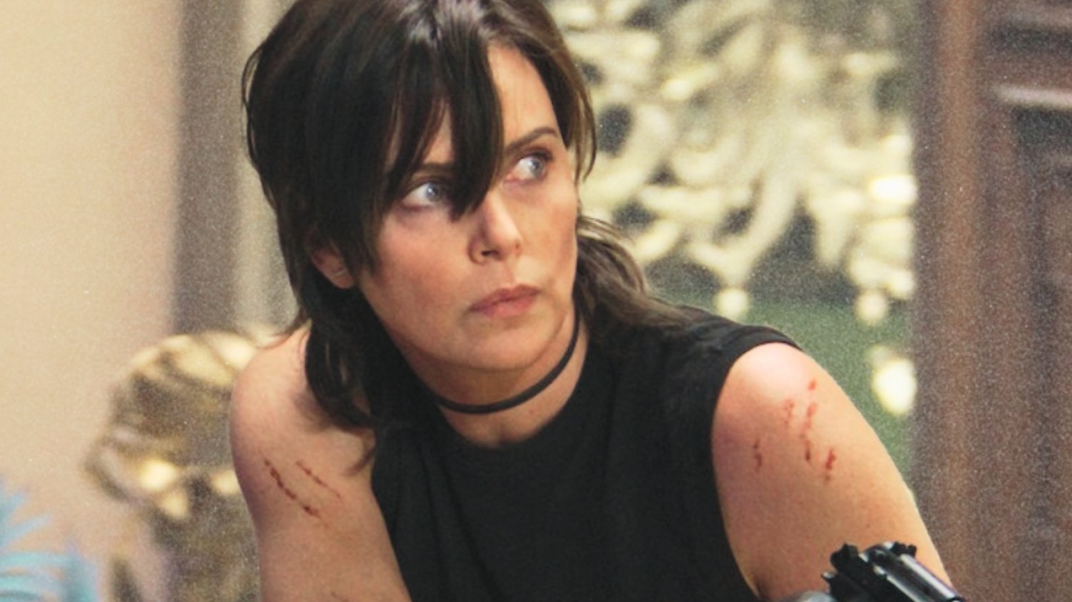 Polski aktor zagrał w filmie z Charlize Theron. "The Old Guard 2" podbija właśnie Netfliksa Kamil Nożyński w "The Old Guard 2". Polski aktor zagrał z Charlize Theron
