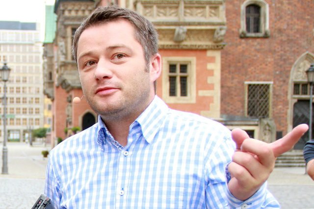 Jarosław Kuźniar w dalszym ciągu walczy z wulgarnymi internautami