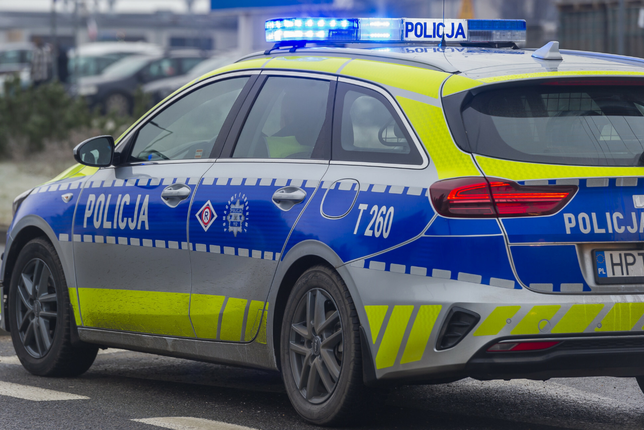 Naga i nieprzytomna kobieta na klatce. Takie zarzuty usłyszał 25-latek.