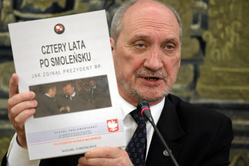 – Nie będzie wolnej Polski bez prawdy o Smoleńsku – mówił Macierewicz.