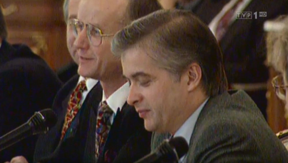 W dzisiejszym materiale "Wiadomości" dostało się także Włodzimierzowi Cimoszewiczowi.