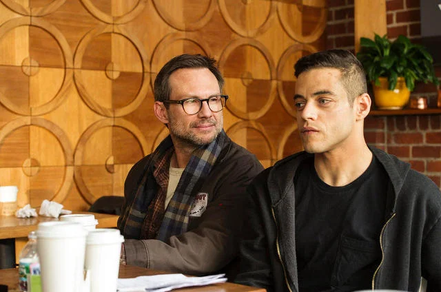 Christian Slater jest panem Robotem - jednak jego rola w serialu nie jest oczywista.
